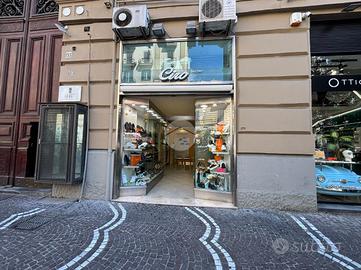 NEGOZIO A NAPOLI