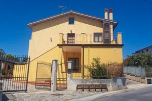 Casa indipendente in c.da Colle dell'Orso