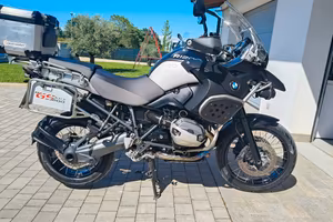 moto BMW r 1200 GS Adventure triple black