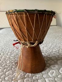 Tamburo djembe etnico in legno e pelle
