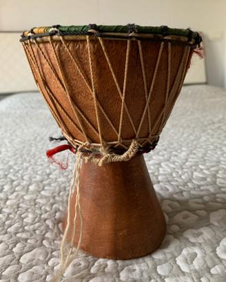 Tamburo djembe etnico in legno e pelle