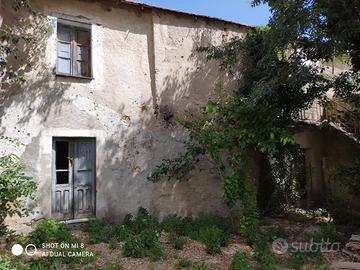 Rudere di casa indipendente a corte con giardino