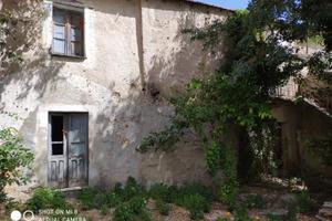 Rudere di casa indipendente a corte con giardino