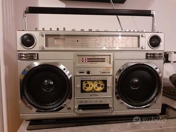 Boombox Innohit 6 band radio cassette recorder.
