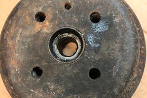 Mozzo è flangia per vespa 50 primo tipo.