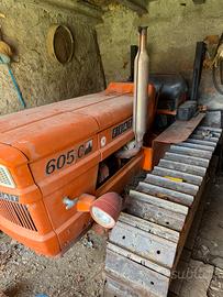 Trattore cingolato Fiat 605C con Aratro