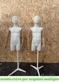 Manichino bambino con piedistallo