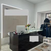 Banco cassa  in legno massello con piano in vetro
