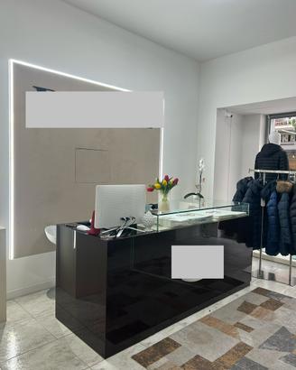 Banco cassa  in legno massello con piano in vetro