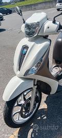 125 piaggio medley scooter