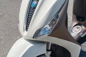 125 piaggio medley scooter
