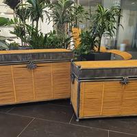 Coppia di Bauli in ferro e rattan naturale