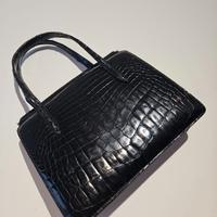 borsetta in coccodrillo ponpon