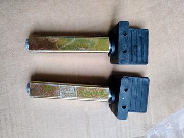 Coppia supporti L per cavalletto posteriore