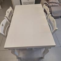 Tavolo in legno massello allungabile 