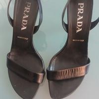 sandali con tacco alto neri Prada