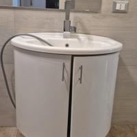 lavabo completo di rubinetto e scarico