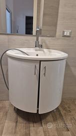 lavabo completo di rubinetto e scarico