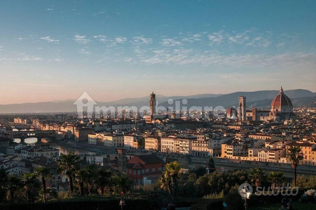 Immobile di 700 m² con più di 5 locali a Firenze