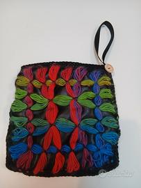 Pochette da polso multicolor fatta a mano 