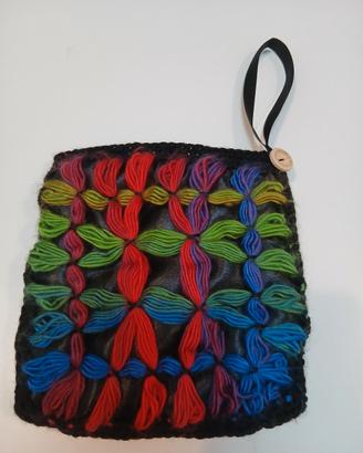 Pochette da polso multicolor fatta a mano 