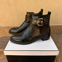 Scarpe stivaletti neri, 37 , alla moda. Bershka