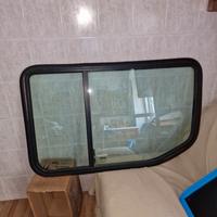 Finestra scorrevole dx post iveco daily DAL 2014