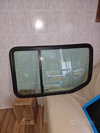 Finestra scorrevole dx post iveco daily DAL 2014