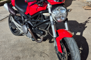 Ducati monster 696