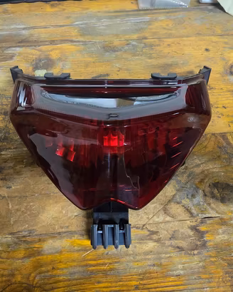 faro posteriore Suzuki GSF 650 Bandit