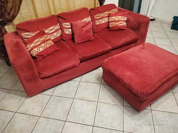 divano 3 posti ampi con pouf separabile