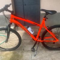 Bicicletta mountain bike btwin 