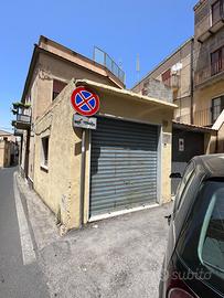 Bottega due vetrine Agira