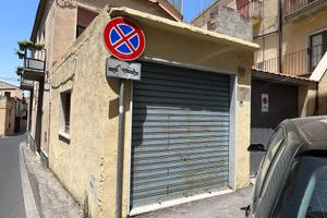 Bottega due vetrine Agira