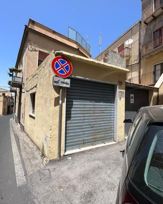 Bottega due vetrine Agira