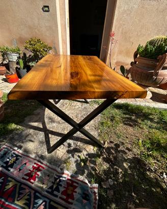 Tavolo in legno di acacia