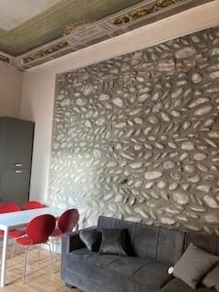 Ampio2lcon studiolo e 2 bagni,p.auto privato