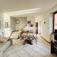 CASA INDIPENDENTE COMPOSTA DA DUE APPARTAMENTI ED