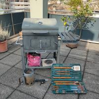 Barbecue a carbonella con coperchio e accessori