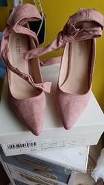 Décolleté in suede