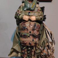 Action figure paracadutista