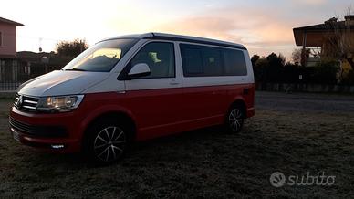 California ocean beach bicolor con tetto apribi