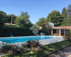 VILLA SINGOLA A PARMA