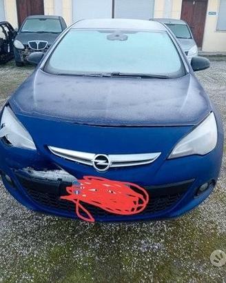 Opel Astra GTC 2013 A17DTS Demolita - Per Ricambi