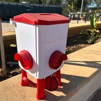 Mangiatoia per polli