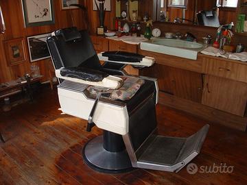 Poltrona da barbiere da restaurare