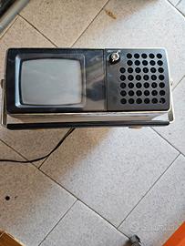 mini TV portatile in bianco e nero e radio FM/AM