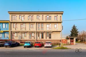 Immobile di 1980 m² con 5 locali a Brugherio