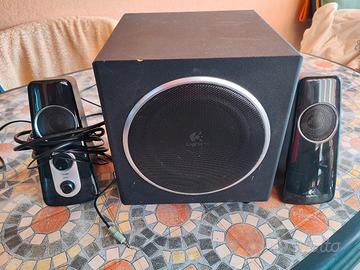  cassa e due bassi della logitech