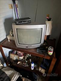 Tv perfettamente e decoder funzionante 50 trattabi